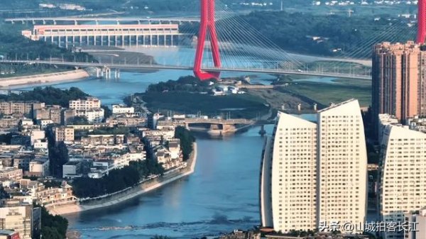 股壹佰 四川神奇的县城，明明离海很远，为何却是网友眼中的“看海”城市